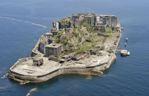 Крошечный японский остров Гункандзима в форме крейсера рядом с Нагасаки – фотографии Японии