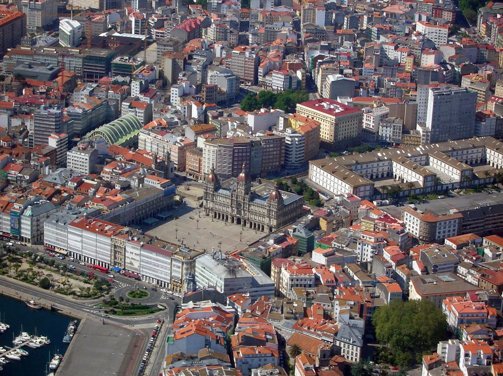 Старый город с Ратушей – фотографии Испании