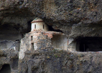 Грузинский город-монастырь Вардзия (Vardzia) – фотографии Грузии