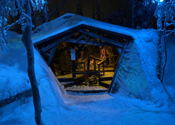 Пещера в парке «Таинственный лес», Кировск – фотографии России