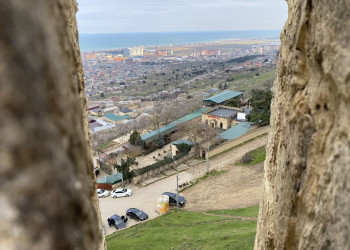 Нарын-кала, вид через крепостную стену – фотографии России