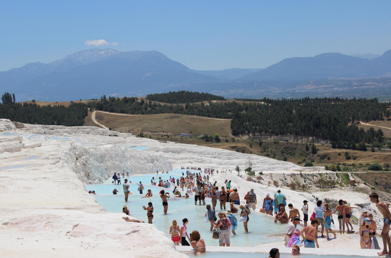 Памуккале в Турции как "хлопковый замок" – фотографии Турции