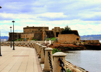 Замок Сан-Антон (Castillo de San Antón) в городе Ла-Корунья – фотографии Испании