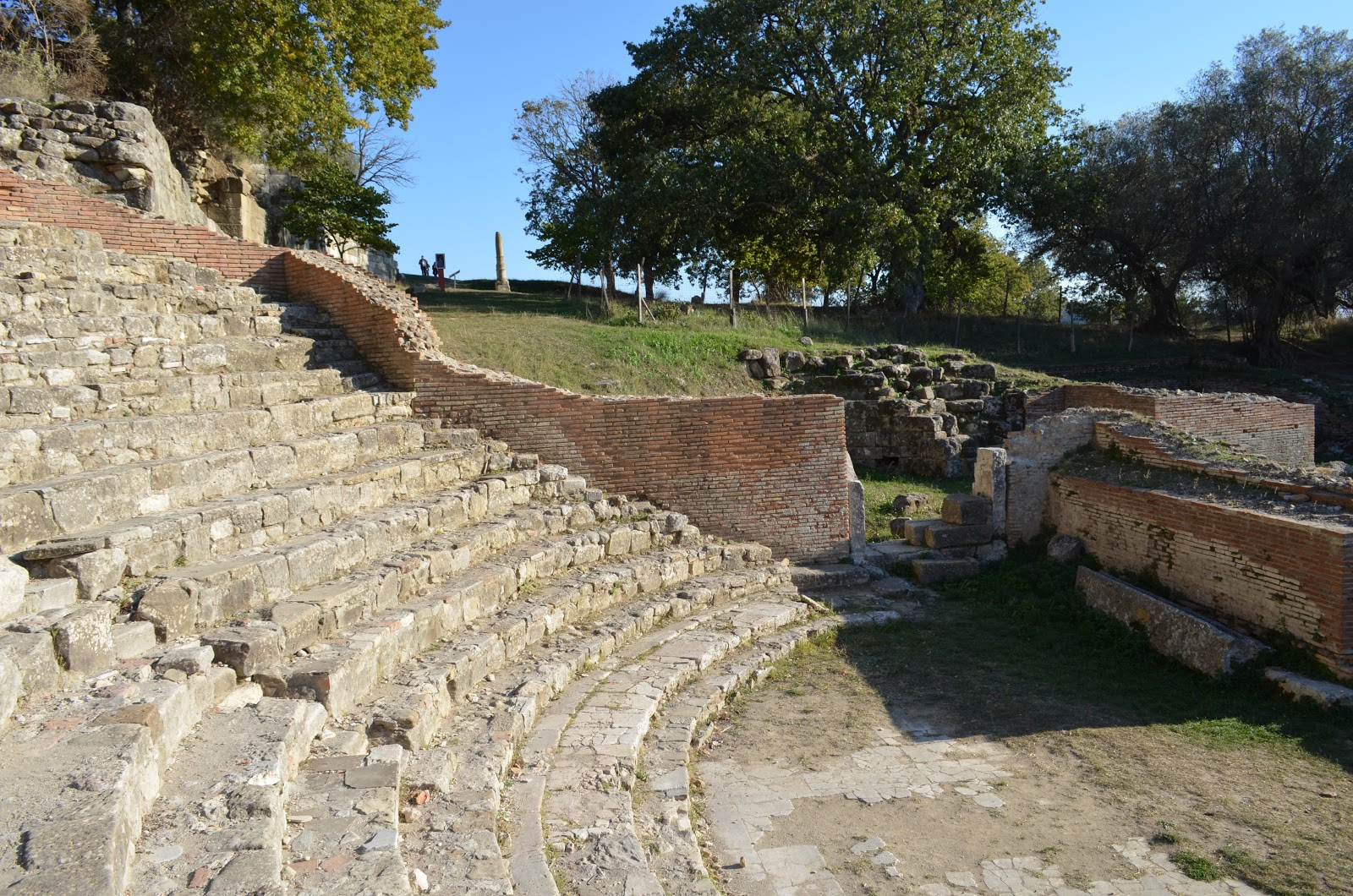 Разрушенные ступеньки театра. Аполлония. Албания – фотографии Албании
