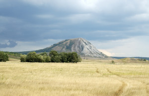 Конусообразные стерлитамакские шиханы в Башкирии, Россия – фотографии России