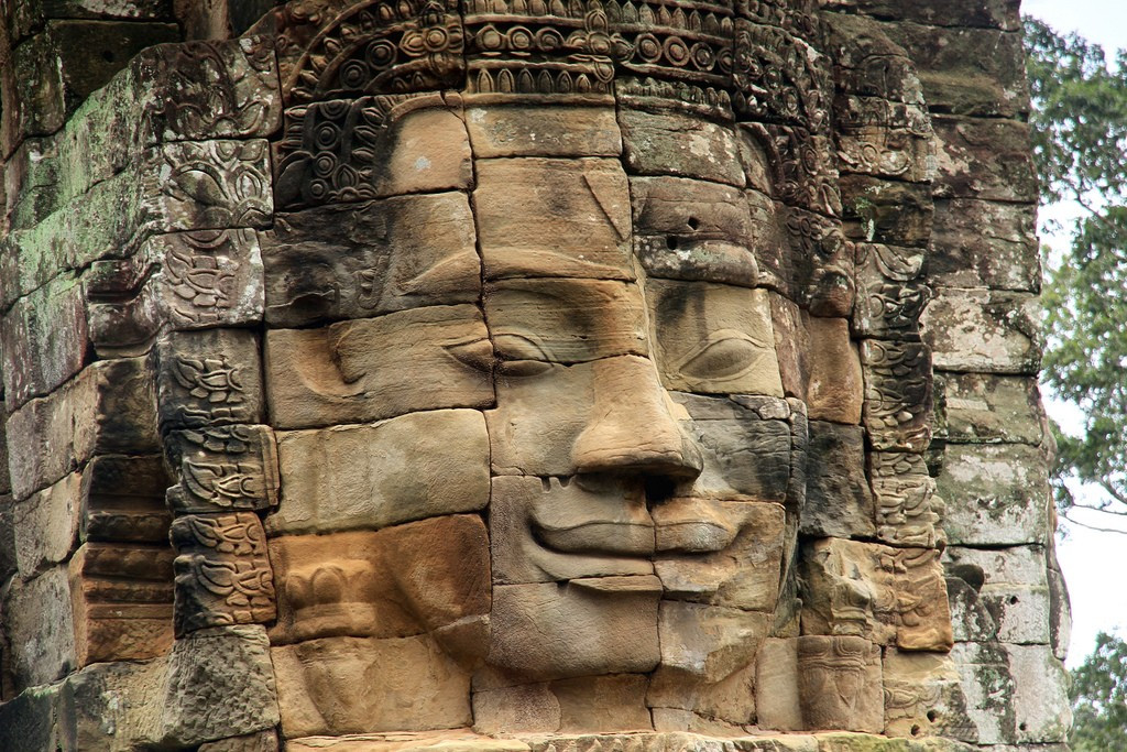 Исторический храм Байон (Bayon) в заповеднике Ангкор, город Сиемреап, Камбоджа – фотографии Камбоджи