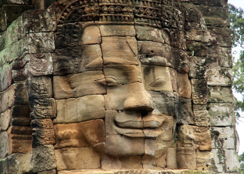Исторический храм Байон (Bayon) в заповеднике Ангкор, город Сиемреап, Камбоджа – фотографии Камбоджи