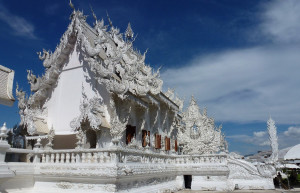 Религиозное сооружение Белый храм привлекает своей оригинальностью и нетрадиционностью – фотографии Таиланда