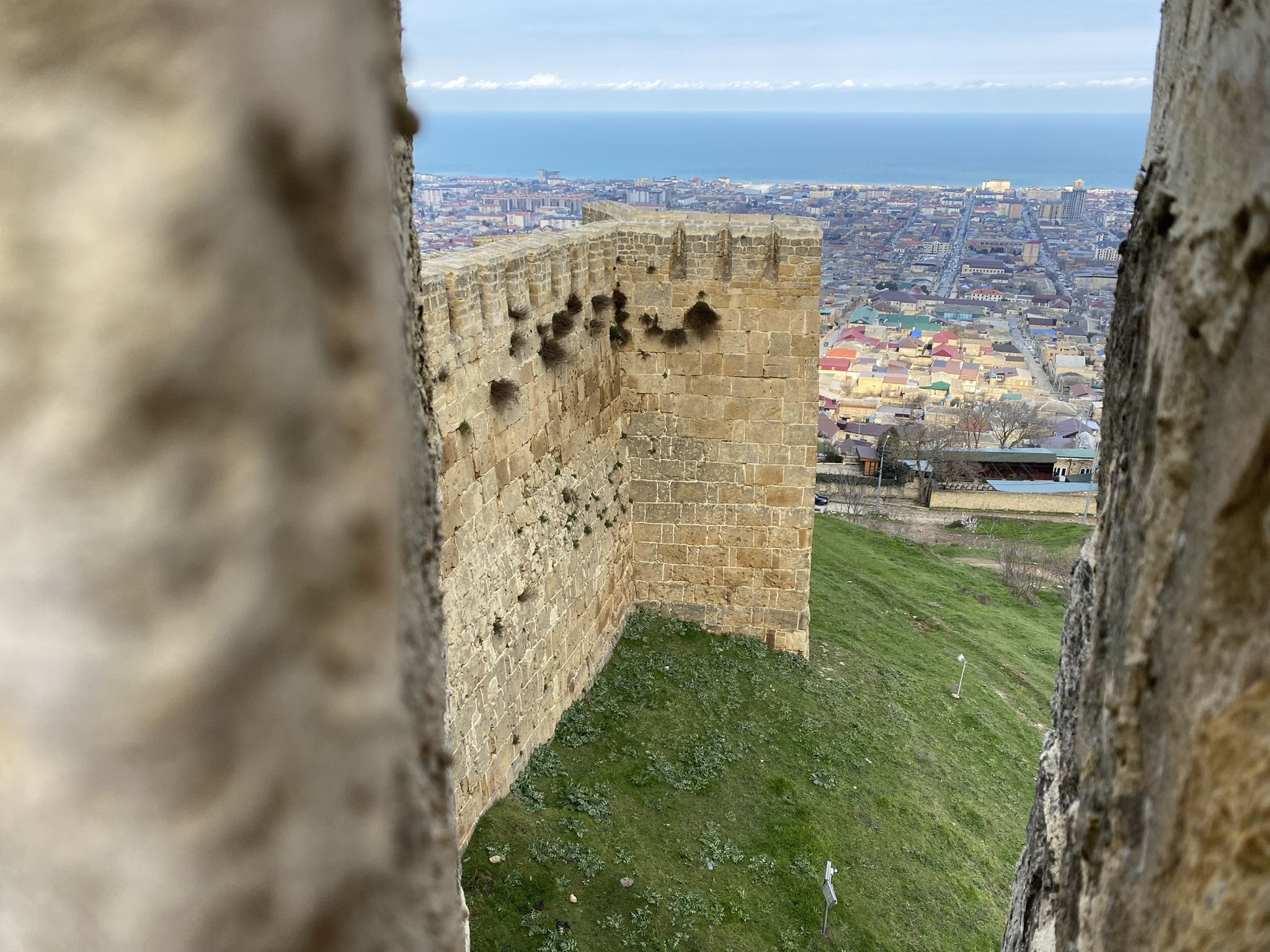 Дербентская крепость Нарын-кала, вид со стены – фотографии России