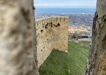 Дербентская крепость Нарын-кала, вид со стены – фотографии России