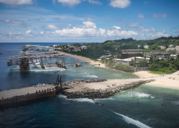 Каменный мост. Остров Науру – фотографии Науру