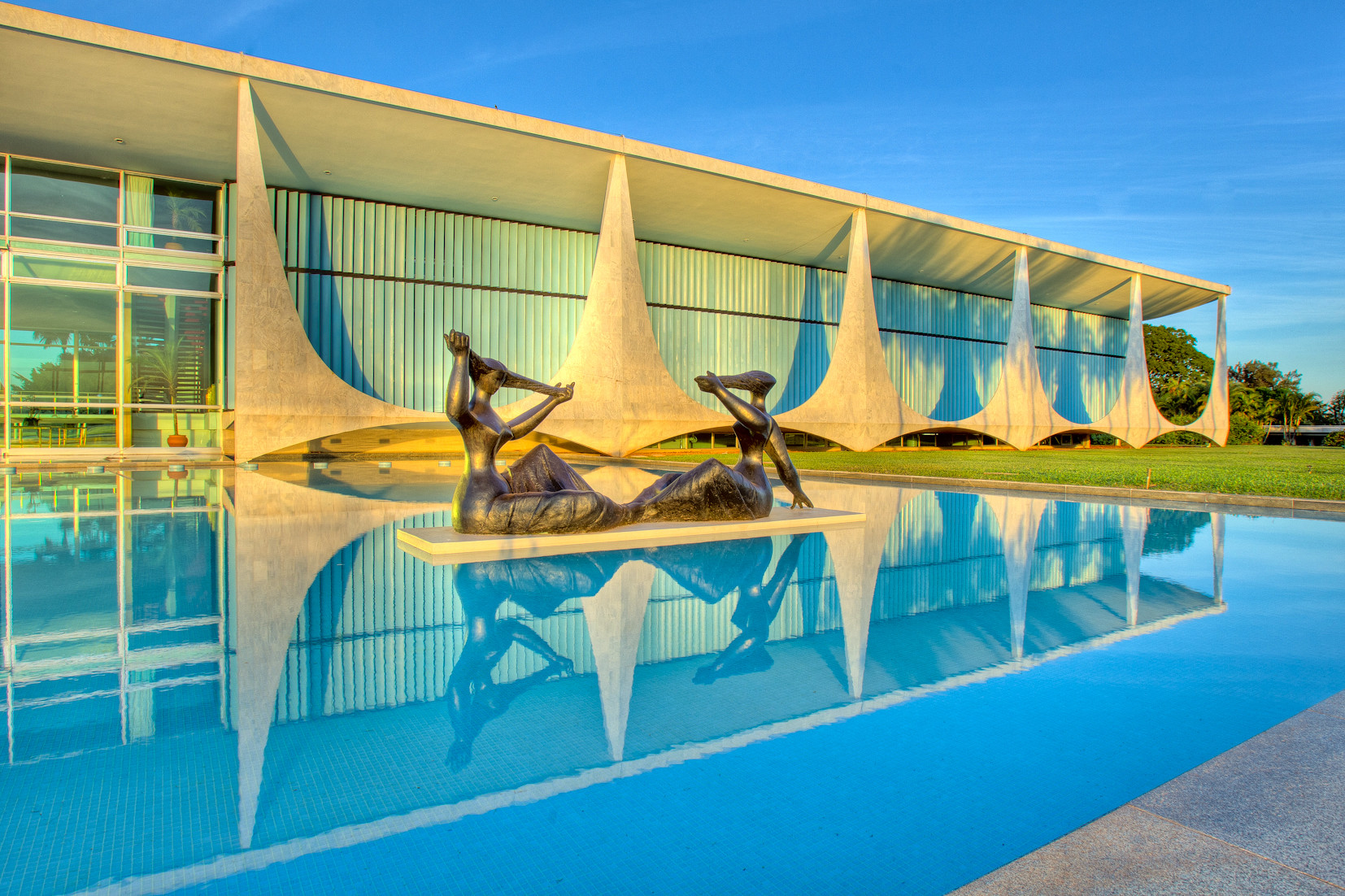 Дворец Алворада (Palácio da Alvorada) в Бразилиа – фотографии Бразилии