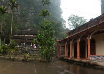 Храм Бич-Донг в провинции Ниньбинь – фотографии Вьетнама