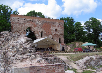 Руины замка Феллин в Вильянди – фотографии Эстонии