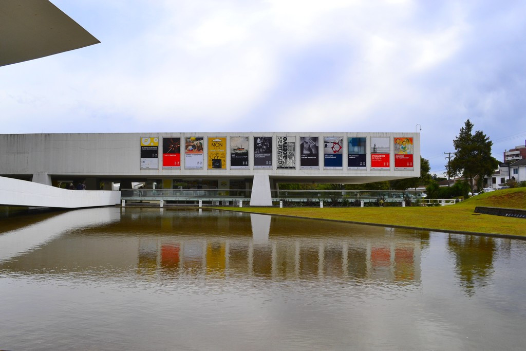 Музей Оскара Нимейера (Museu Oscar Niemeyer) в Куритибе – фотографии Бразилии