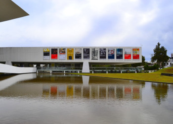 Музей Оскара Нимейера (Museu Oscar Niemeyer) в Куритибе – фотографии Бразилии