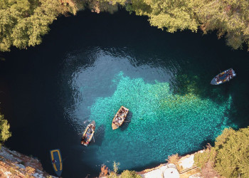 Знаменитая пещера-озеро Мелиссани в Греции – фотографии Греции