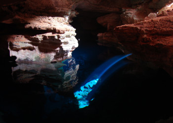 «Зачарованный колодец» (Enchanted Well) также известен как «Poço Encantado» на португальском языке – фотографии Бразилии