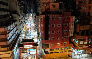 Многогранная жизнь ночного рынка (Temple Street Market) в Гонконге – фотографии Китая