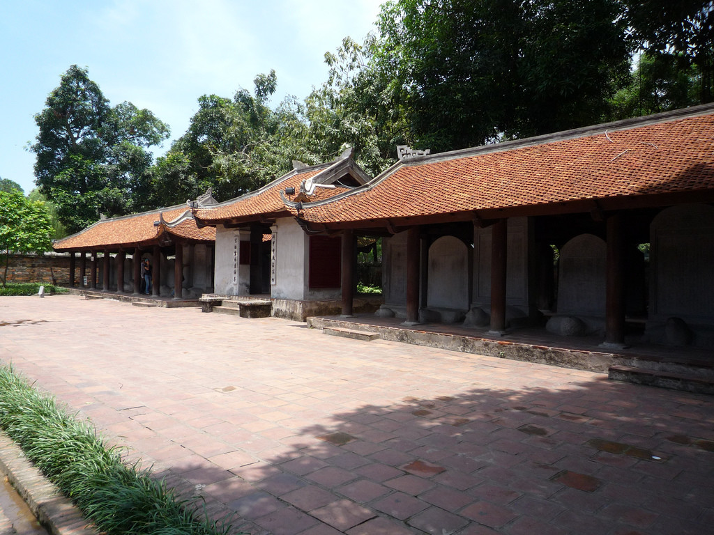 Стелы докторов в Храме Литературы (Van Mieu) в Ханое – фотографии Вьетнама