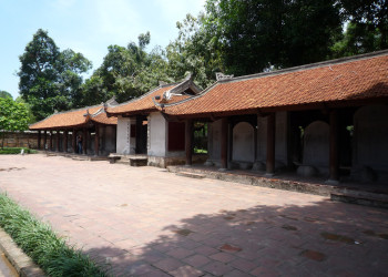 Стелы докторов в Храме Литературы (Van Mieu) в Ханое – фотографии Вьетнама