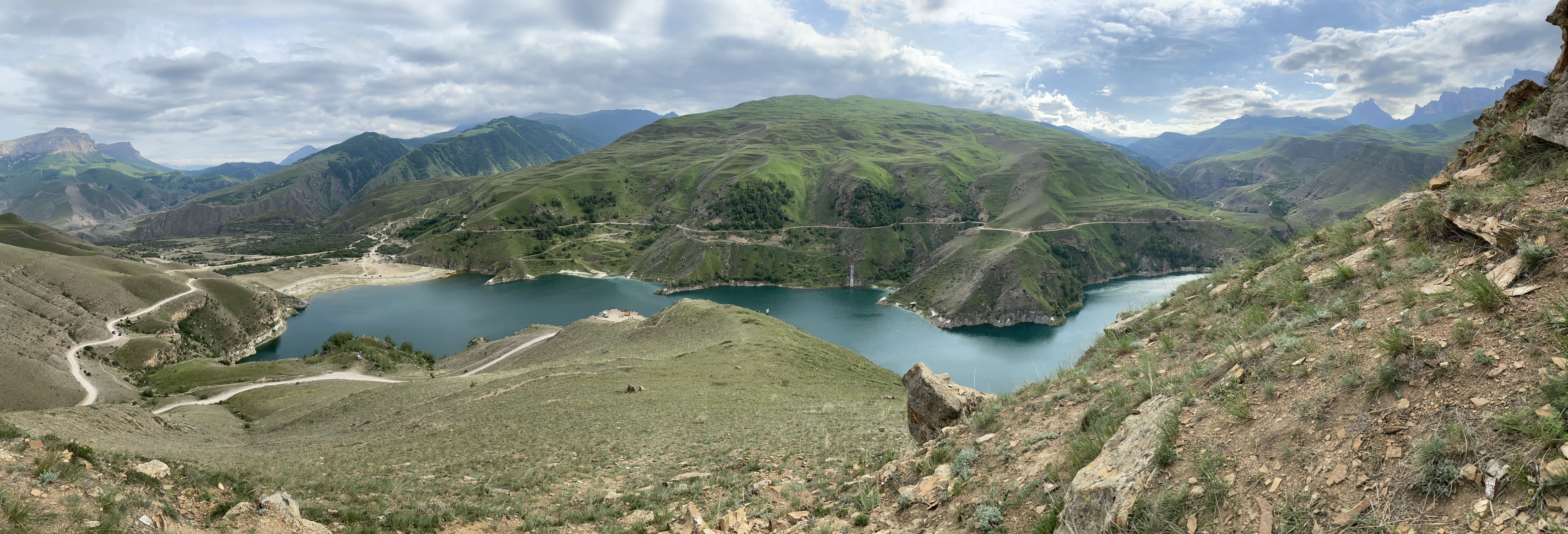 Былымское озеро (Гижгит), панорама района – фотографии России