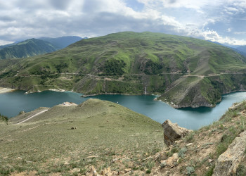 Былымское озеро (Гижгит), панорама района – фотографии России