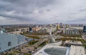 Вид на Байтерек и бульвар – фотографии Казахстана