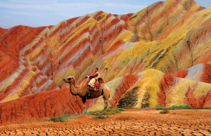 Разноцветные скалы Чжанъе Данься, Чжанъе, Китай – фотографии Китая