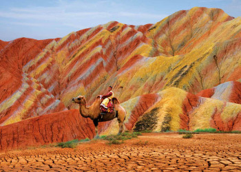 Разноцветные скалы Чжанъе Данься, Чжанъе, Китай – фотографии Китая