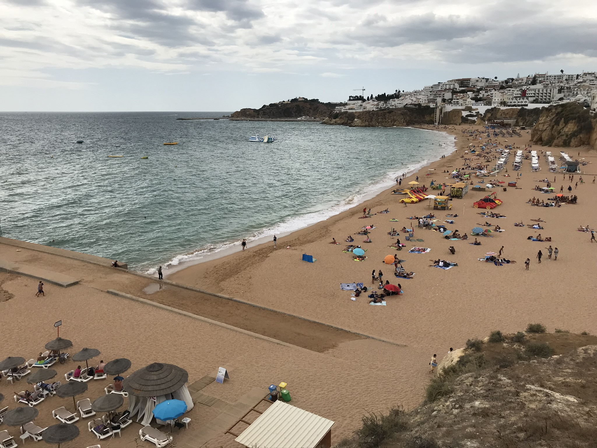 Широкие пляжи Албуфейры, Португалия – фотографии Португалии