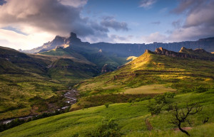 Единой дороги, связывающей три больших района Драконовых гор (Drakensberg), нет – фотографии ЮАР