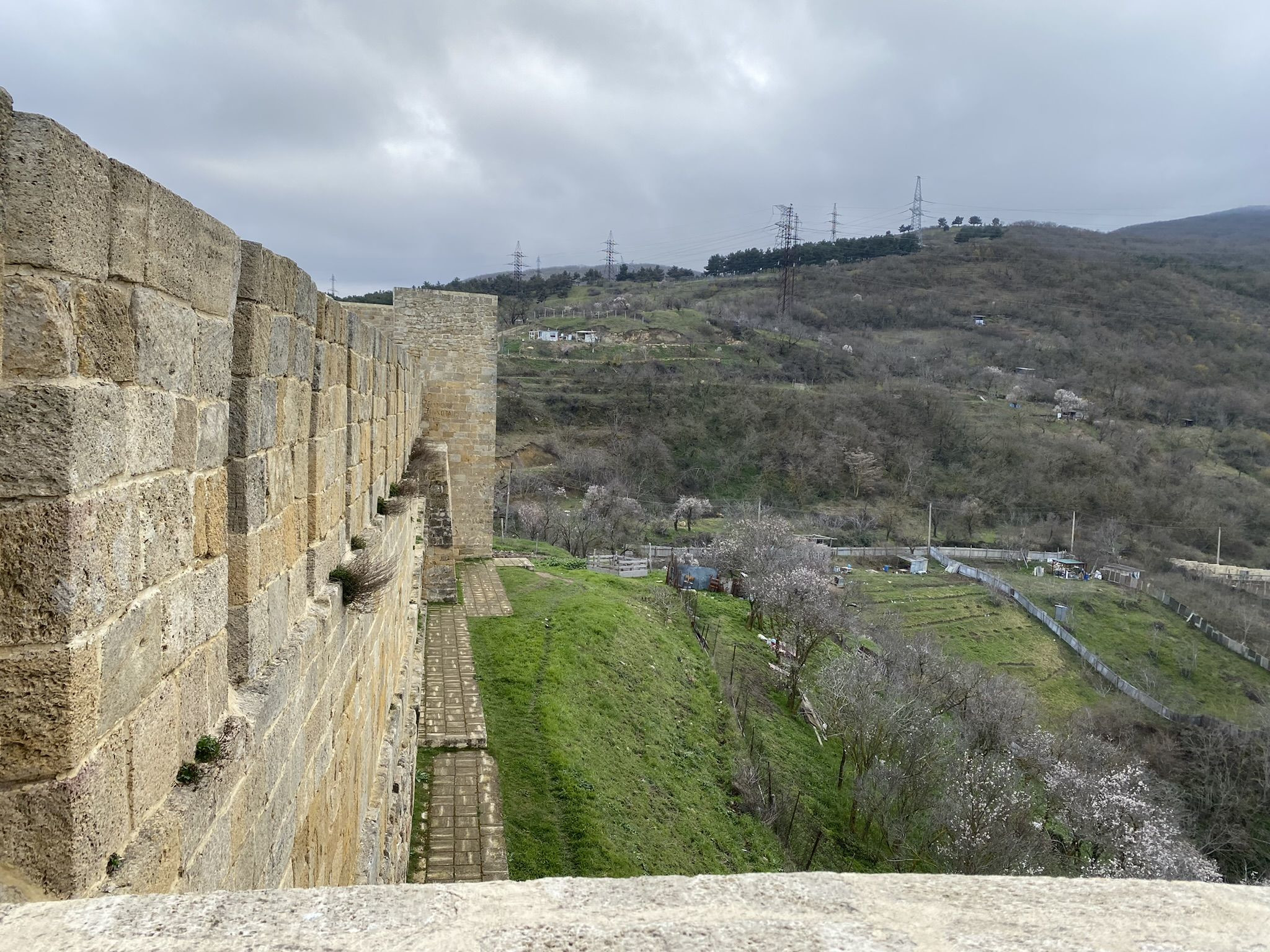 Вид со стен крепости Нарын-кала – фотографии России