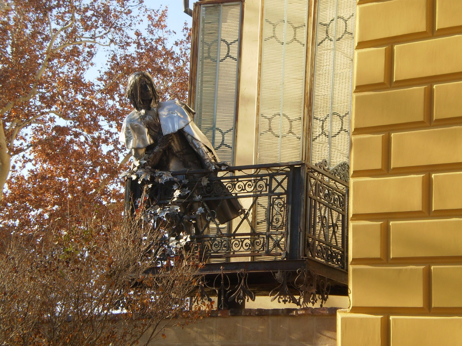 Памятник Ф. Листу на балконе дворца епископа – фотографии Венгрии