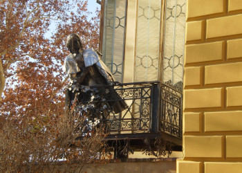 Памятник Ф. Листу на балконе дворца епископа – фотографии Венгрии