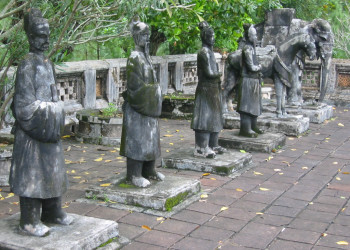 Гробница Донг Кхань в Хюэ – фотографии Вьетнама