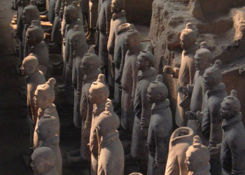 Глиняные солдаты Терракотовой армии рядом с Сиань в Китае – фотографии Китая