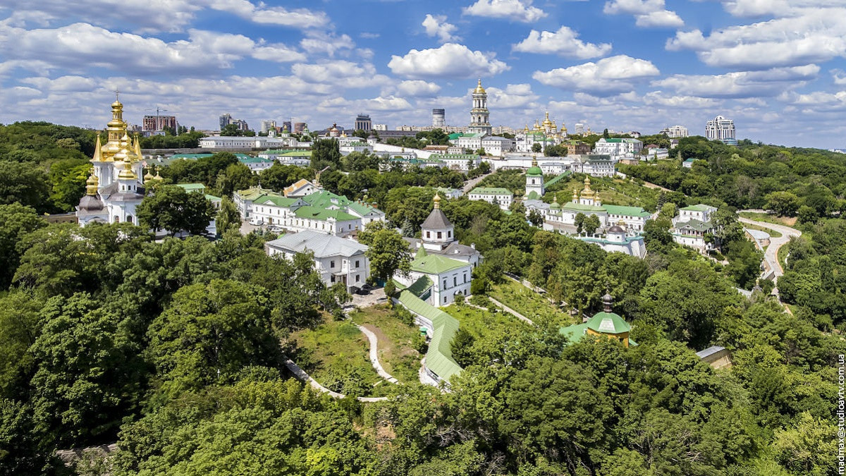 Киево-Печерская Лавра летом, Украина – фотографии Украины