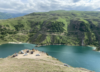 Озеро Былым, вид на верхнюю смотровую площадку – фотографии России