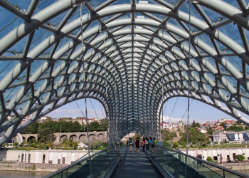 Мост мира в Грузии, внутри – фотографии Грузии