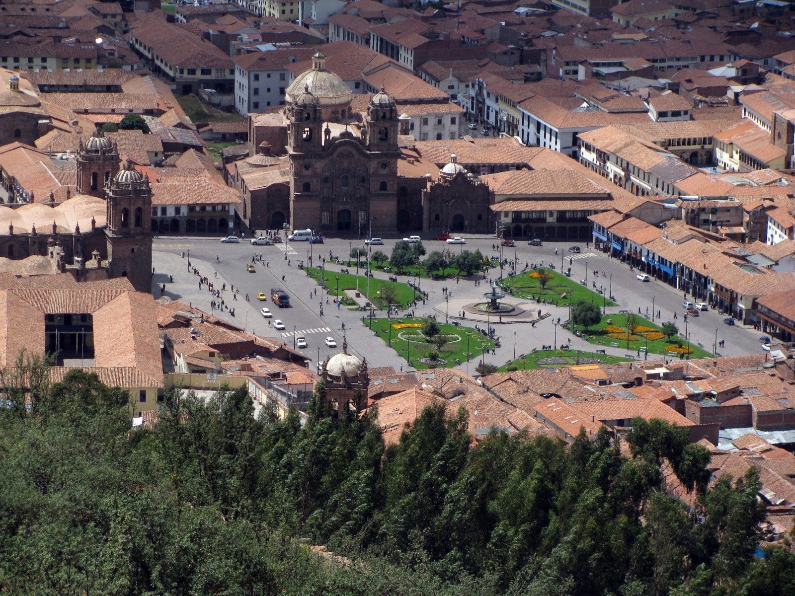 Пласа-де-Армас (Plaza de Armas) в городе Куско – фотографии Перу