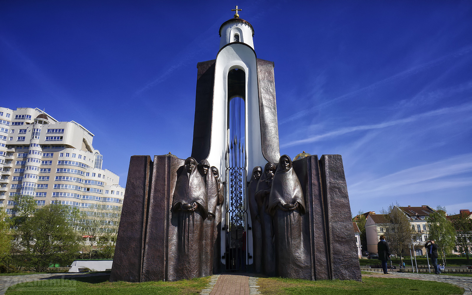 Остров слёз в Минске, памятник погибшим в Афганистане – фотографии Беларуси