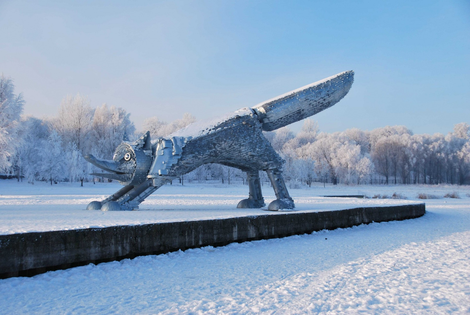 Памятник Лисе – фотографии Литвы