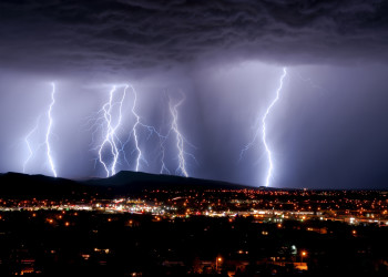 Молнии на реке Кататумбо, Венесуэла – фотографии Венесуэлы