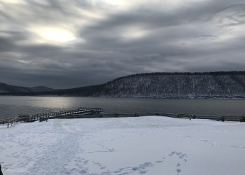 Вид на Ангару из музея Тальцы зимой – фотографии России
