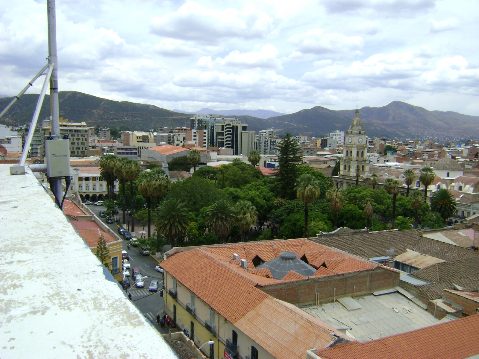 Площадь 14 сентября (Plaza 14 de Septiembre) в городе Кочабамба – фотографии Боливии