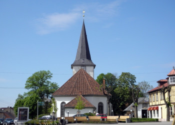 Лютеранская церковь Святой Троицы в городе Тукумс (Латвия) – фотографии Латвии