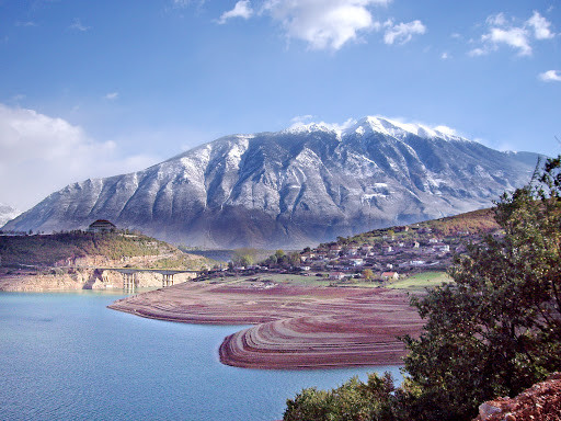 Вид на город Кукес. Албания – фотографии Албании
