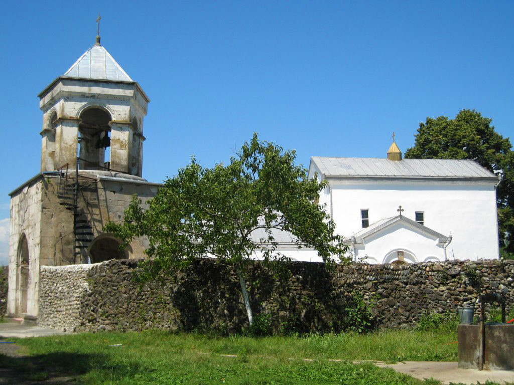 Местная церковь. Очамчыра. Абхазия – фотографии Абхазии