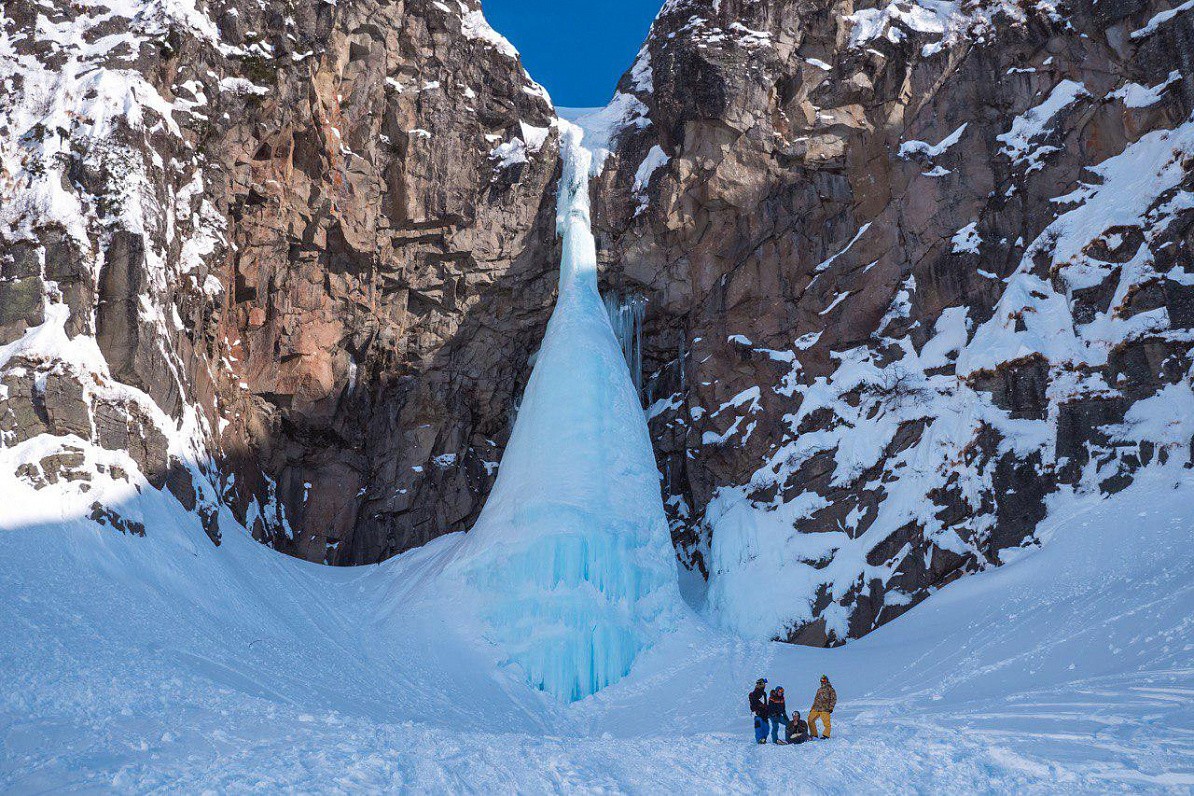 Вилючинский водопад зимой Камчатка